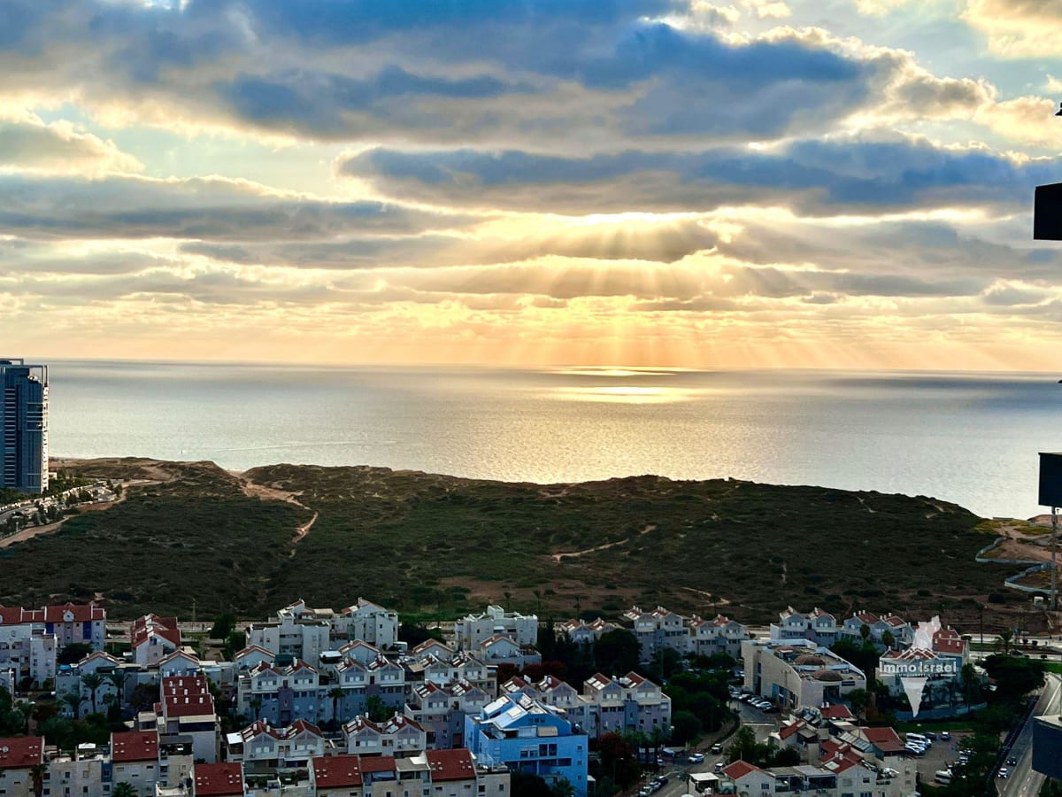 4-Room Apartment For Sale On Dwight Eisenhower Street, Netanya