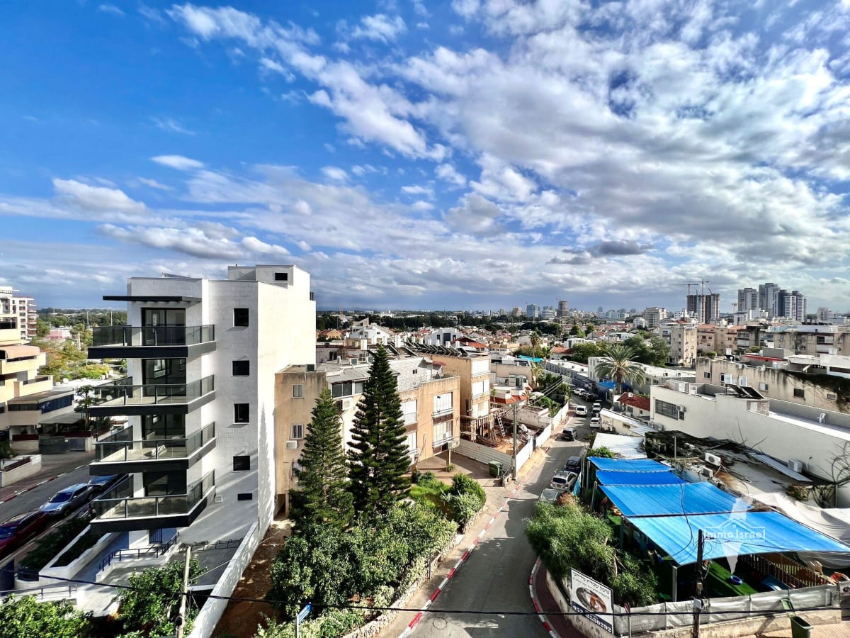 Квартира с 3 комнатами на продажу на улице ха-Ламед Хей, Нетания