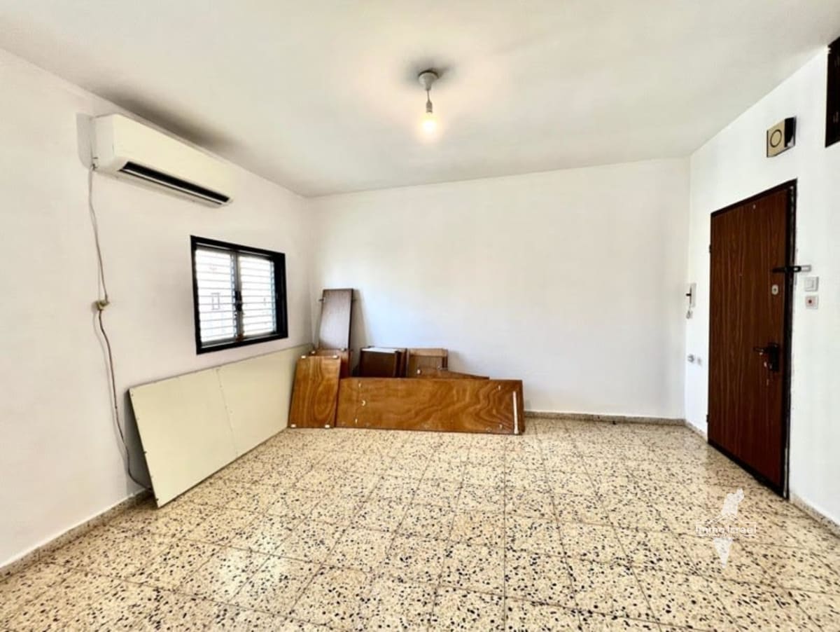 Квартира с 2 комнатами на продажу на улице ха-Рав Кук, Нетания