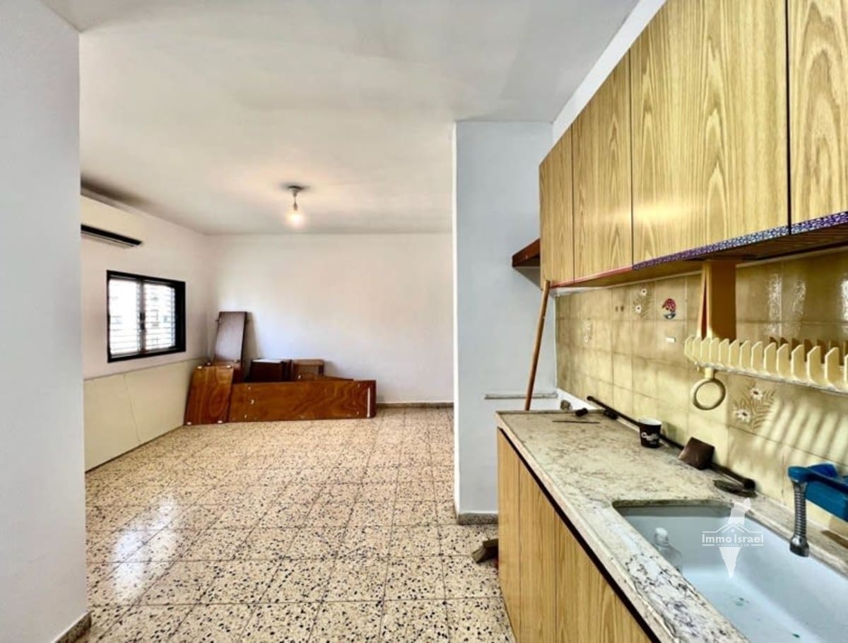 Квартира с 2 комнатами на продажу на улице ха-Рав Кук, Нетания