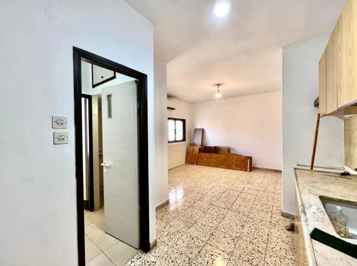 Квартира с 2 комнатами на продажу на улице ха-Рав Кук, Нетания