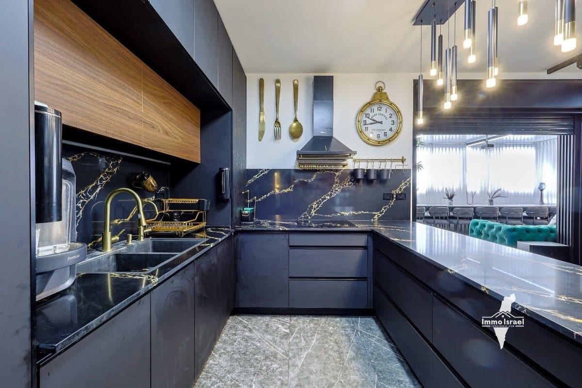 Квартира с садом из 4 комнат на продажу на улице Элиягу Корен, Иерусалим