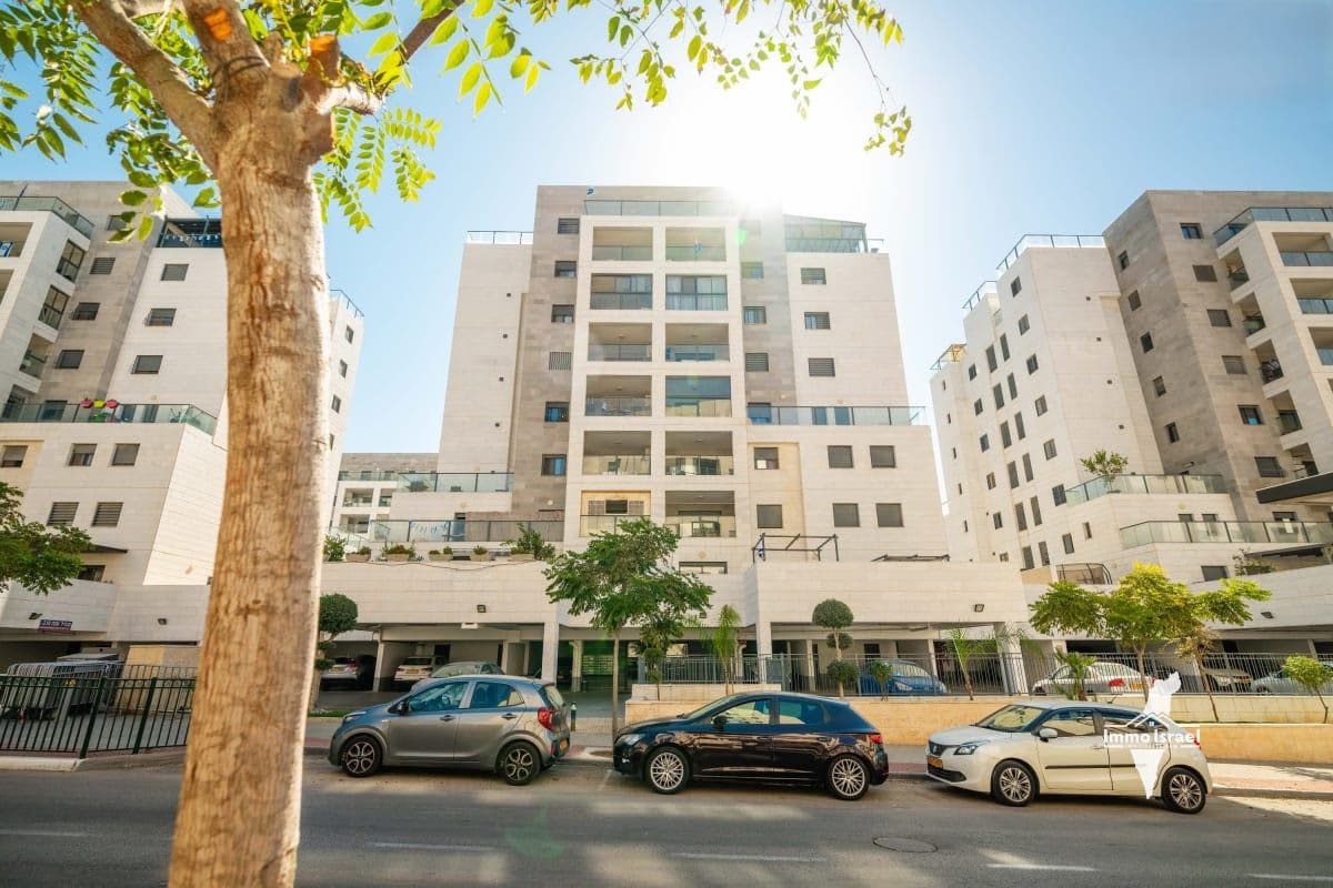 Квартира с 3 комнатами на продажу на улице ХаШакед, Мевасерет-Цион