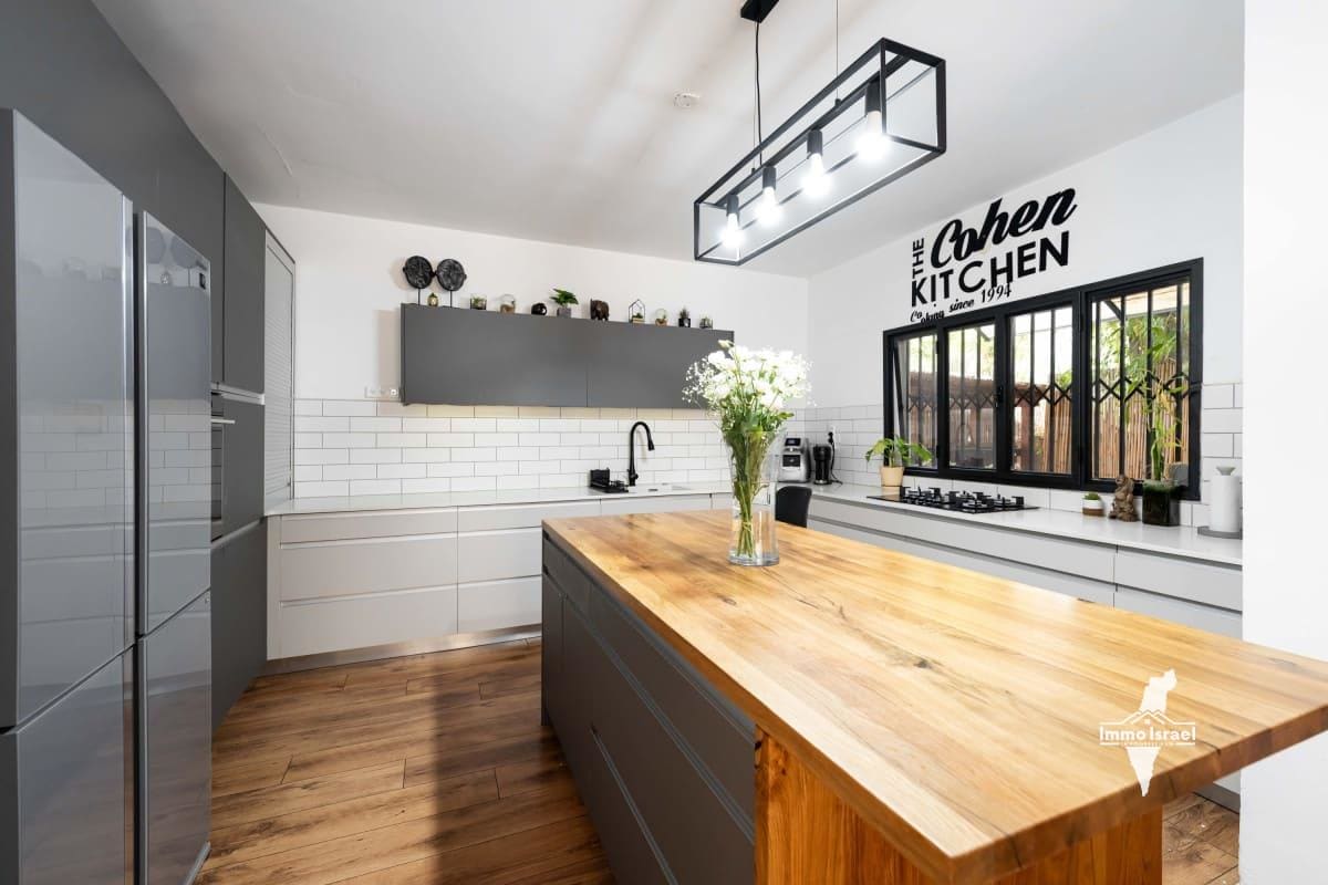 Дом с 7 комнатами на продажу на улице Ицхак Садэ, Раанана