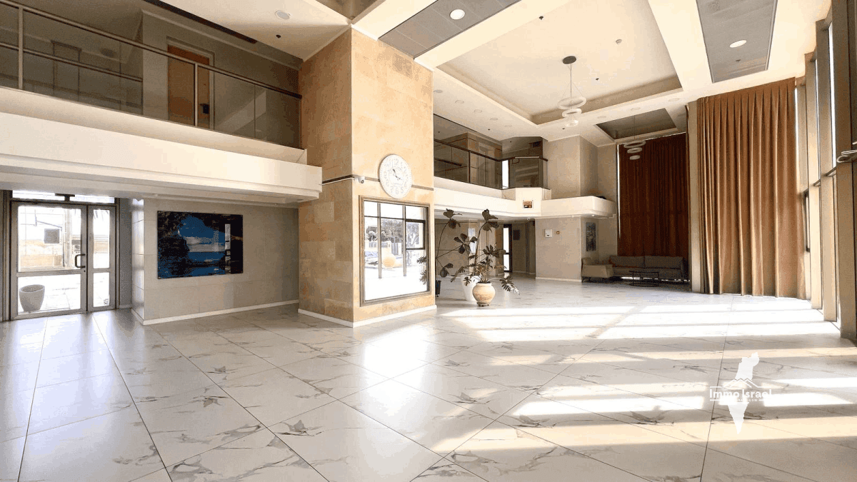 Мини-пентхаус с 5 комнатами на продажу на улице Пьер Кениг, Нетания