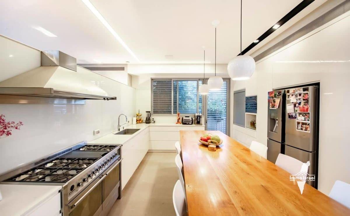 Дом с 8 комнатами на продажу на улице Ха-Ракефет, Петах-Тиква