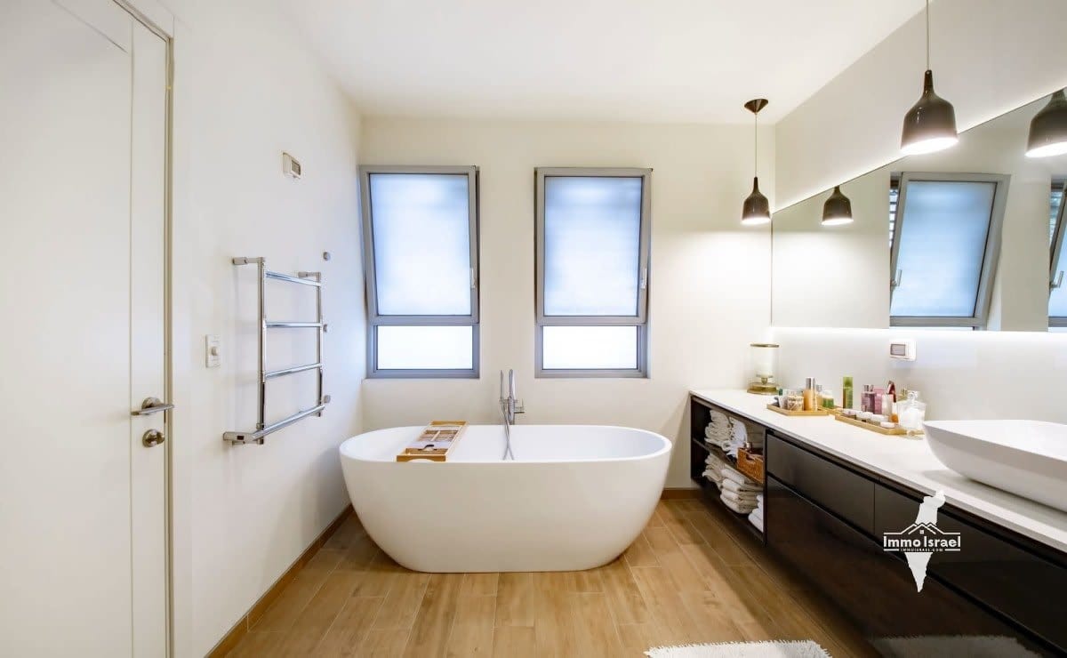 Дом с 8 комнатами на продажу на улице Ха-Ракефет, Петах-Тиква