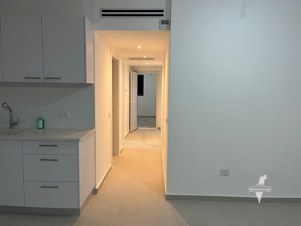 Квартира с 5 комнатами в аренду на улице ха-Рав Шалом Шабази, Рош-ха-Аин