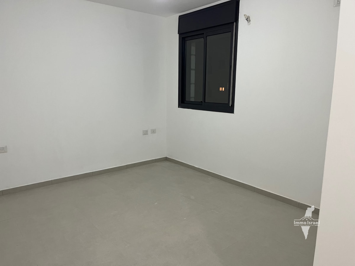 Квартира с 5 комнатами в аренду на улице ха-Рав Шалом Шабази, Рош-ха-Аин