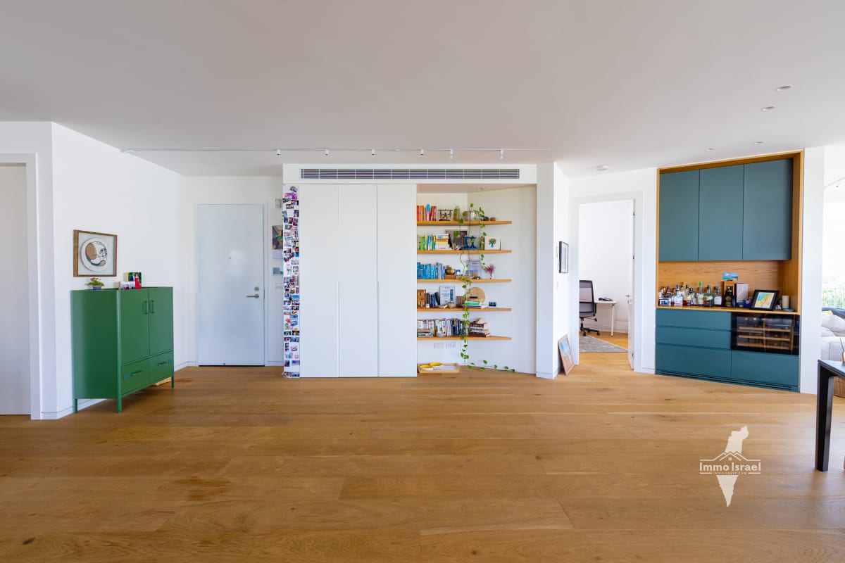 4-Room Apartment For Sale On Rothschild Boulevard, Tel Aviv