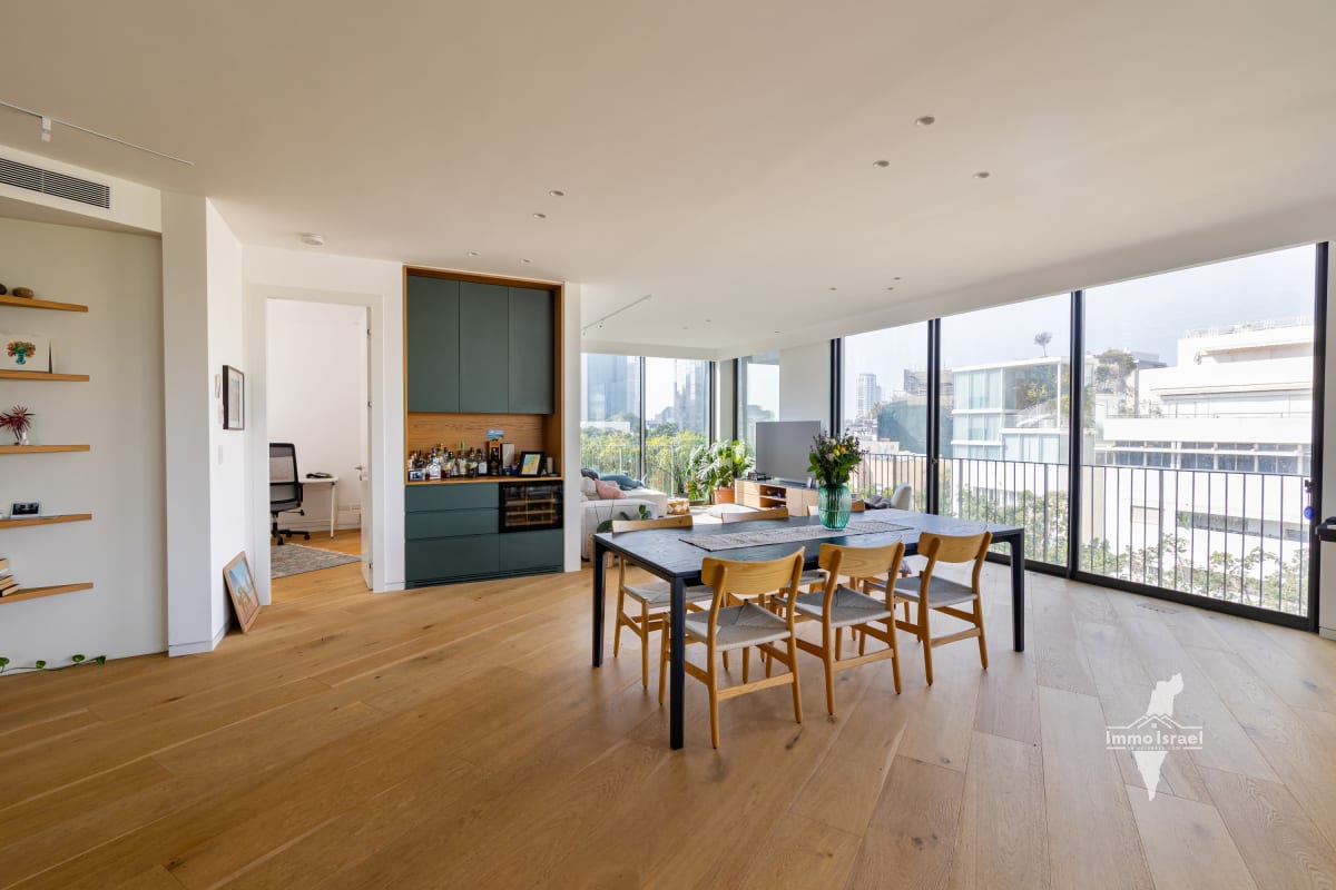 4-Room Apartment For Sale On Rothschild Boulevard, Tel Aviv