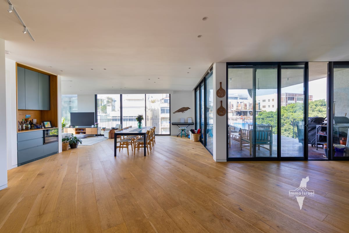 4-Room Apartment For Sale On Rothschild Boulevard, Tel Aviv