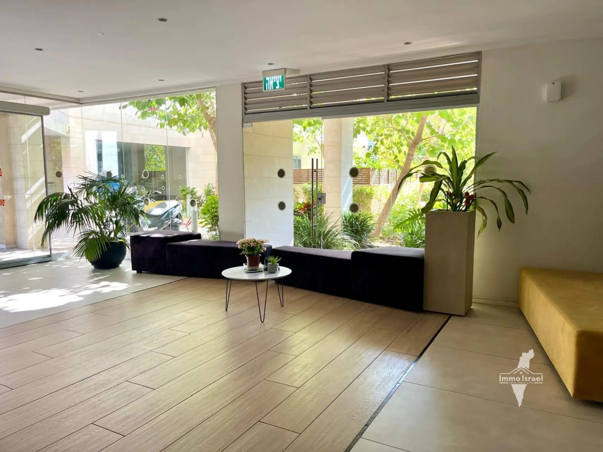 6-Room Penthouse For Sale On Na'omi Shemer Street, Ra'anana