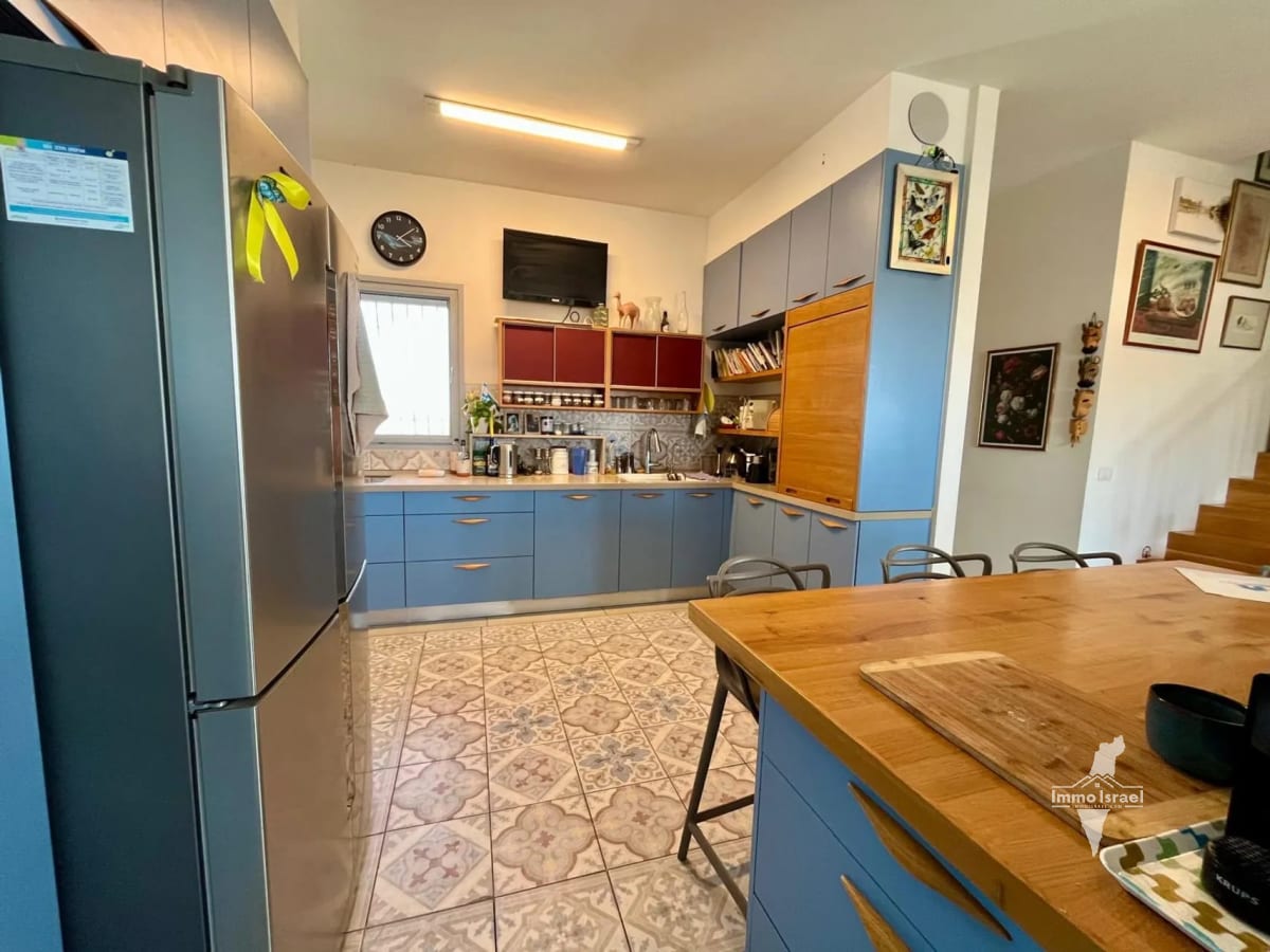 6-Room Penthouse For Sale On Na'omi Shemer Street, Ra'anana