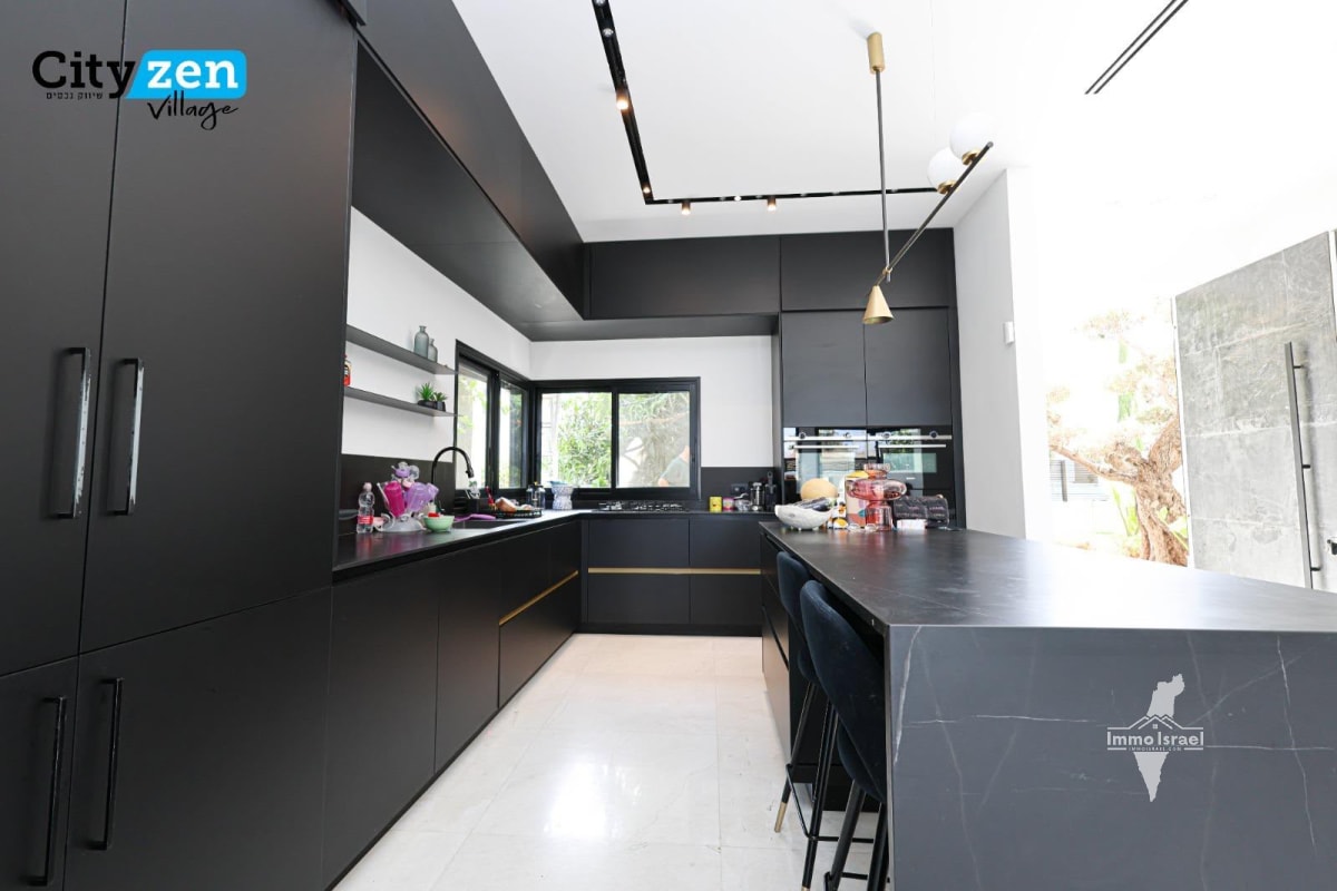 בית יוקרה 7 חדרים למכירה ברחוב צבעוני, אבן יהודה