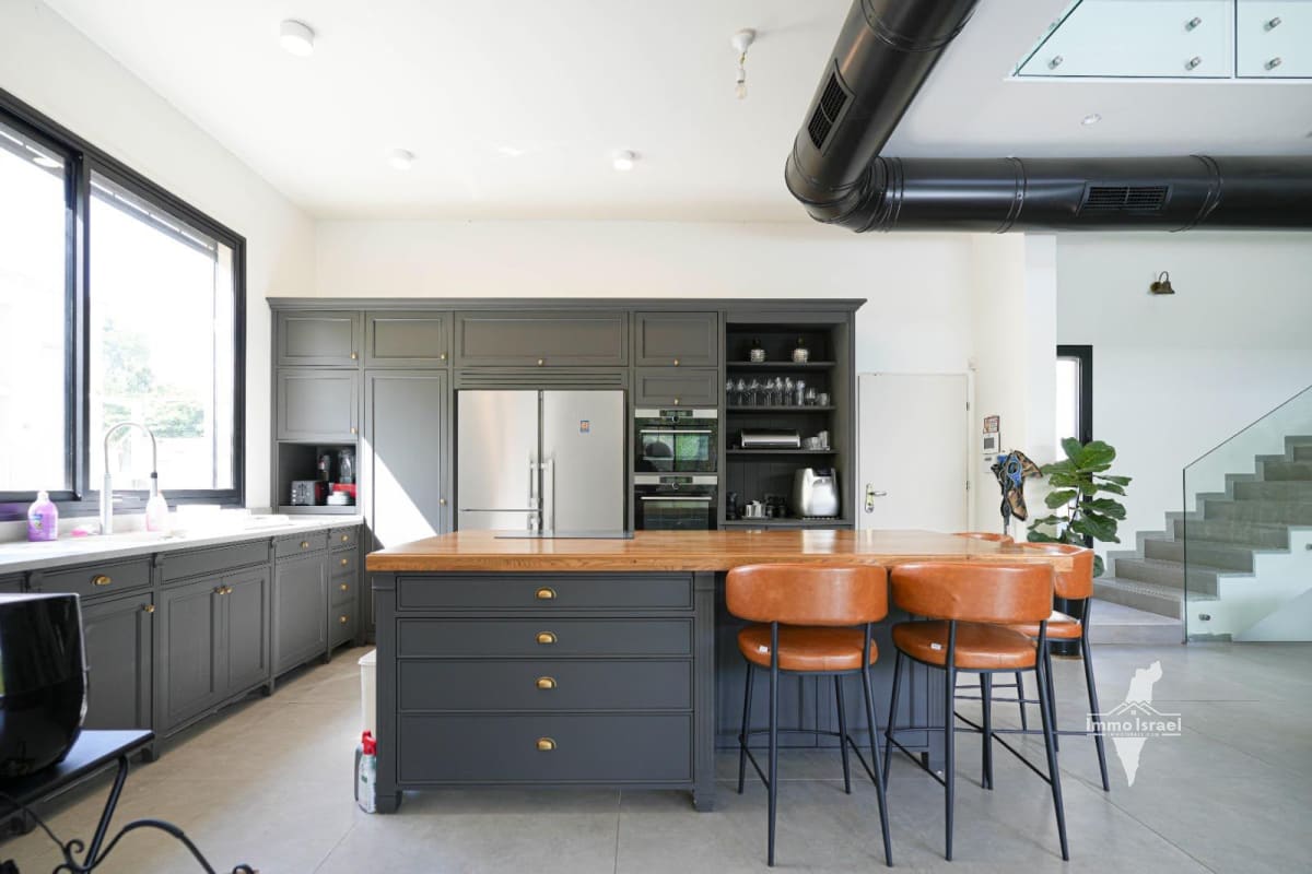 קוטגי 8 חדרים למכירה ברחוב שן הארי, אבן יהודה