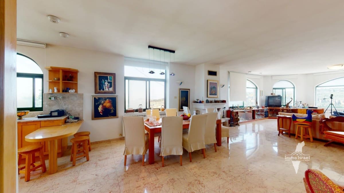 4-Room Penthouse For Sale On Ein Rogel Street, Jerusalem