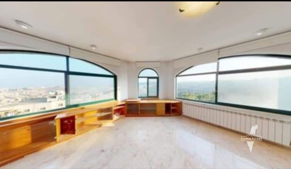 4-Room Penthouse For Sale On Ein Rogel Street, Jerusalem
