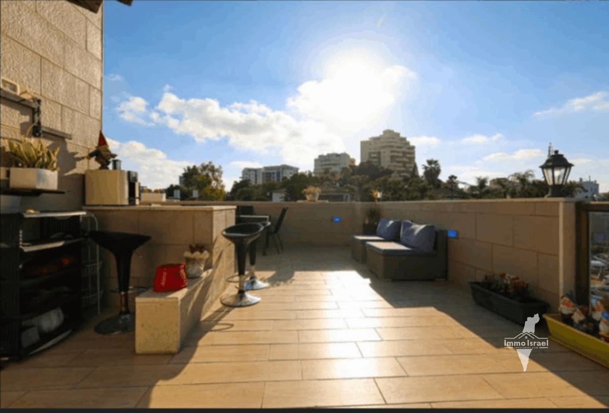 6-Room Rooftop Duplex For Sale On Alexander Zeid Street, Tel Aviv