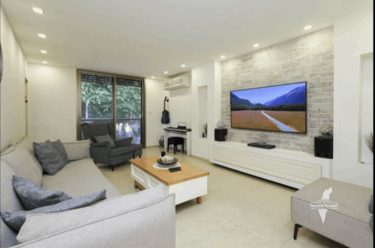 6-Room Rooftop Duplex For Sale On Alexander Zeid Street, Tel Aviv