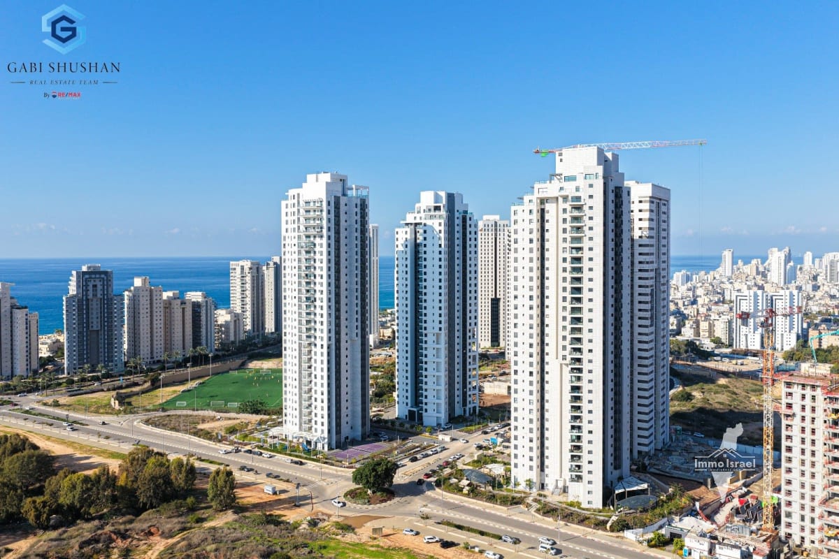 Пентхаус с 5 комнатами на продажу на улице Амнон Липкин Шахак 14, Нетания