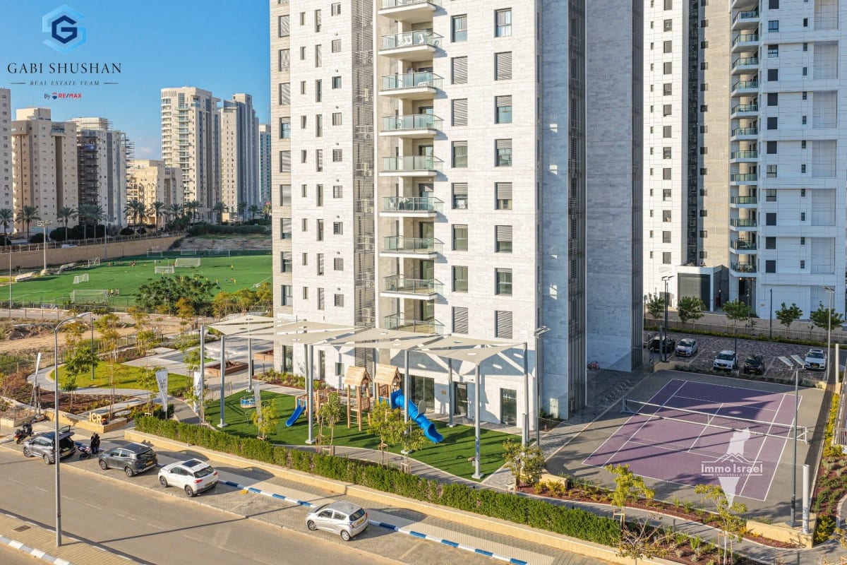 פנטהאוז 5 חדרים למכירה ברחוב אמנון ליפקין שחק 14, נתניה