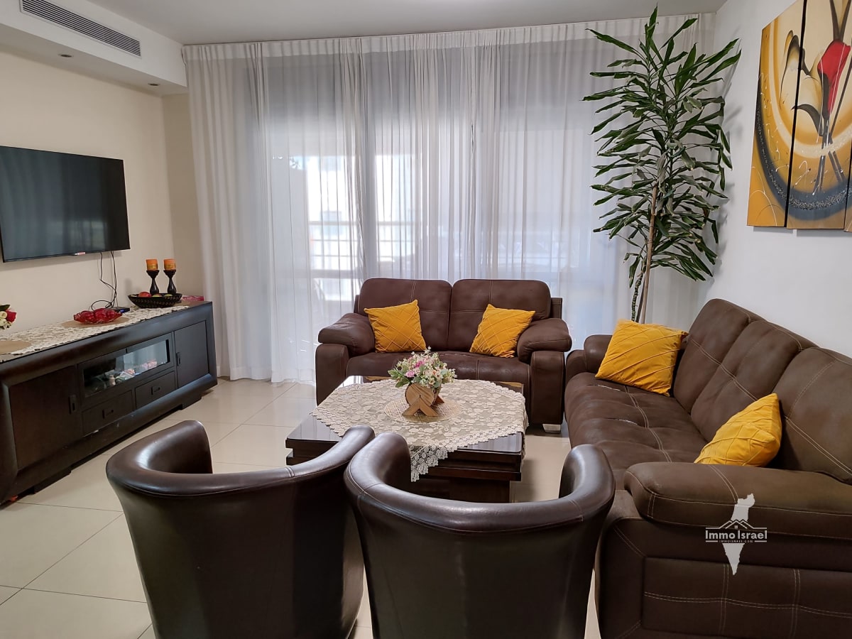 4-Room Apartment For Sale On HaRav Yechya Arosi Street 5, Ashkelon