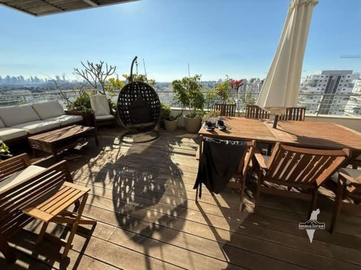 4-Room Penthouse For Sale On HaGanim Street, Ramat Hasharon