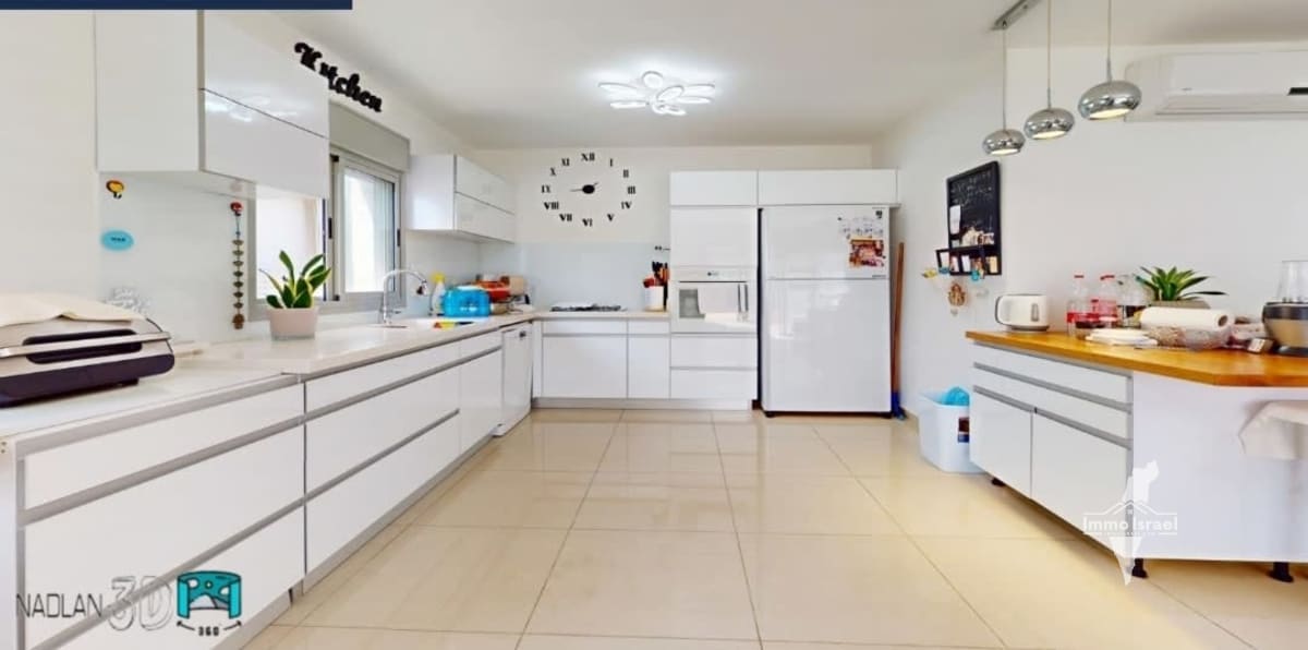 5.5-Room Penthouse For Sale On Almog Street, Tirat Carmel