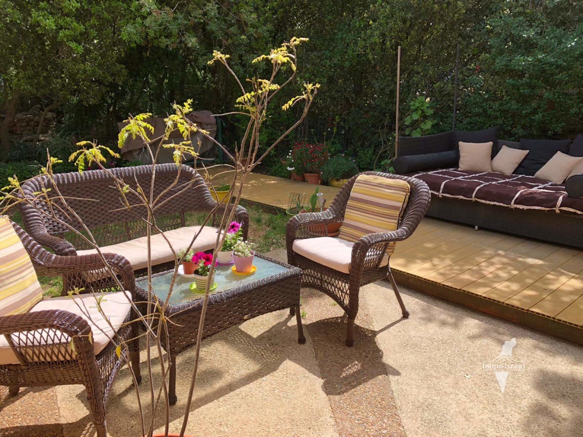 6-Room Private House For Sale On Arugot Ha-Bosem Street, Haluts