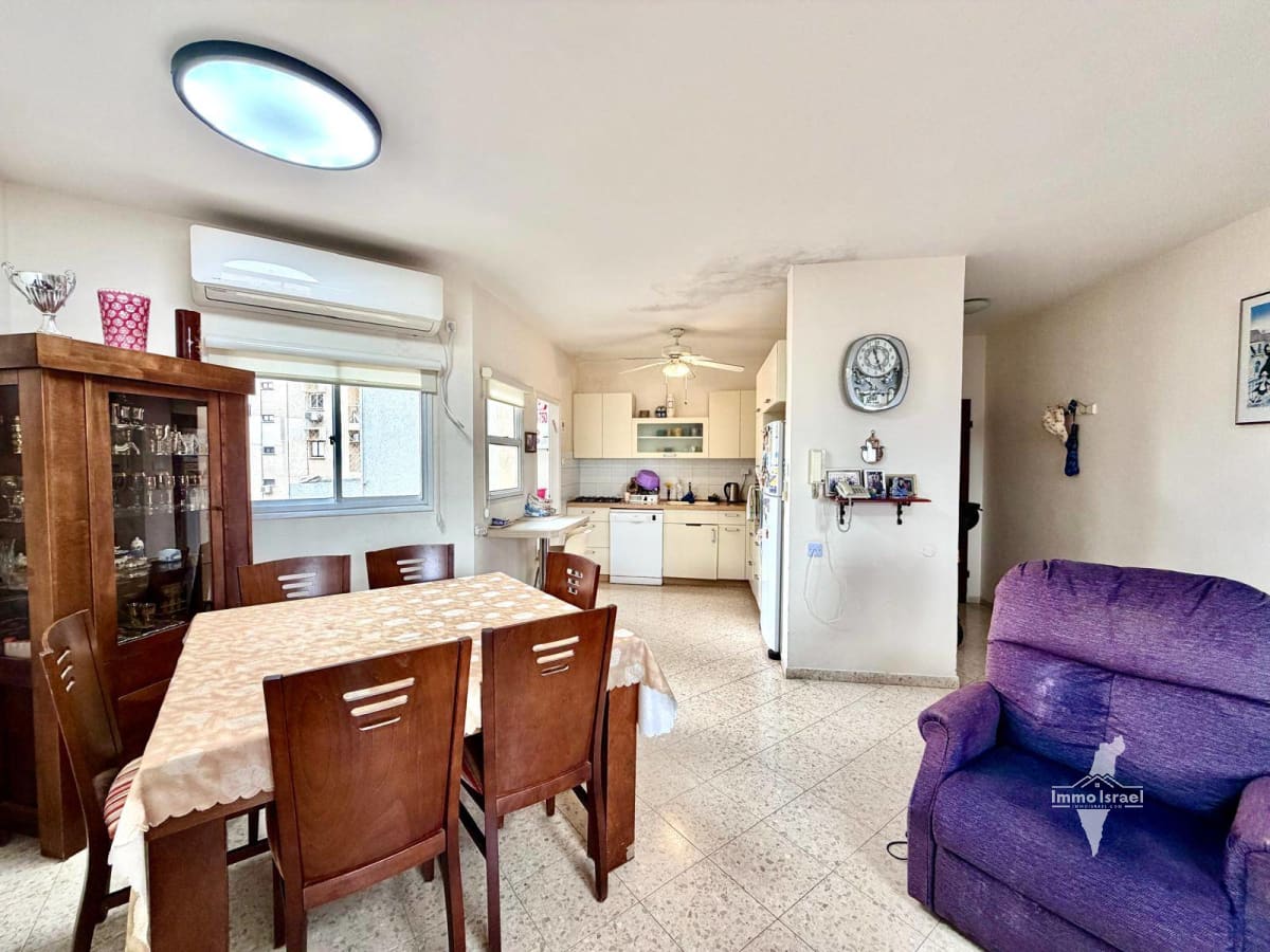 Квартира с 3 комнатами на улице Шломо ха-Мелех, Нетания