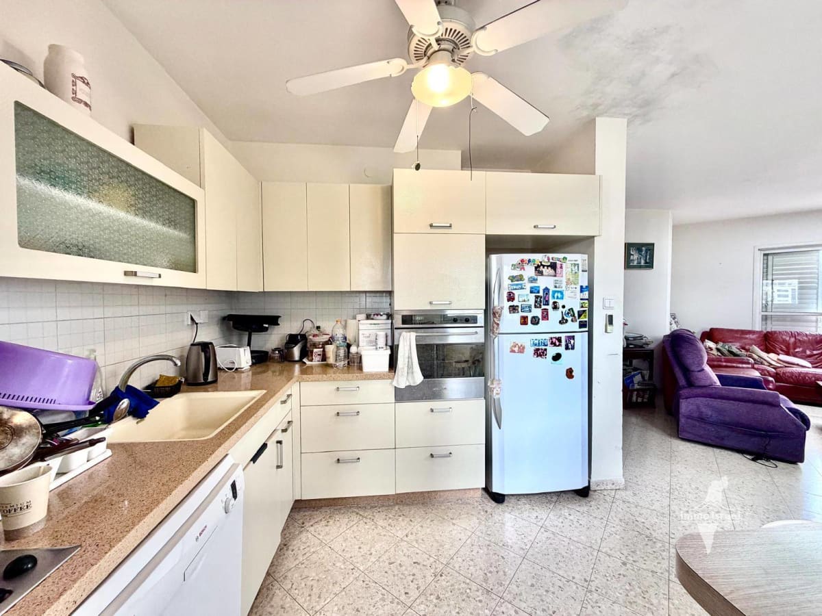 Квартира с 3 комнатами на улице Шломо ха-Мелех, Нетания