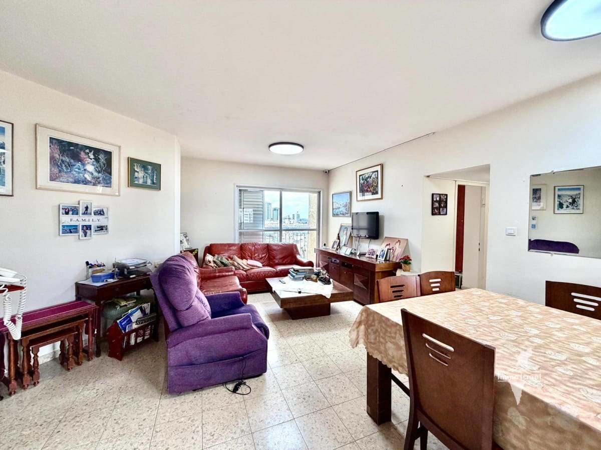 Квартира с 3 комнатами на улице Шломо ха-Мелех, Нетания