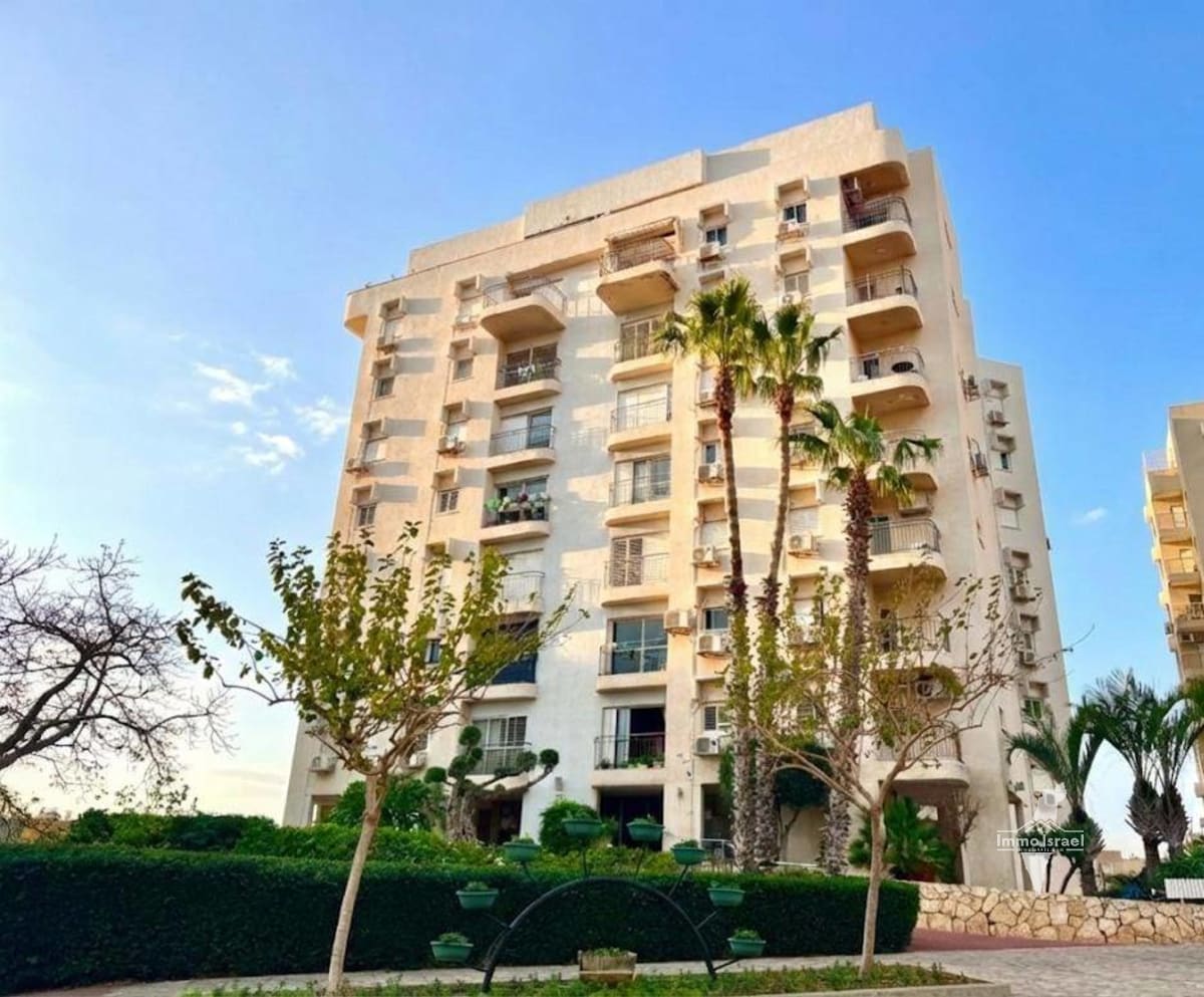 Квартира с 3 комнатами на улице Шломо ха-Мелех, Нетания