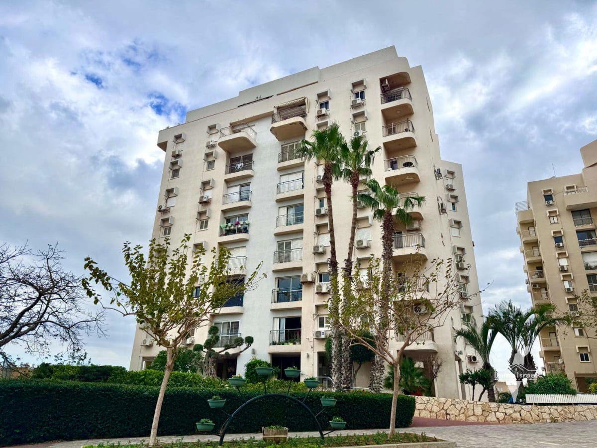 Квартира с 3 комнатами на улице Шломо ха-Мелех, Нетания