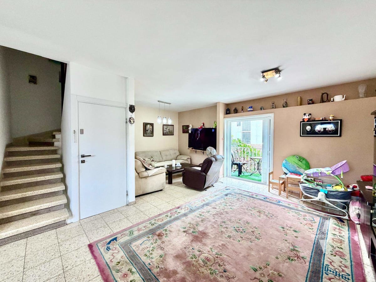 Коттедж с 6 комнатами на продажу на улице Моше Шапира, Нетания