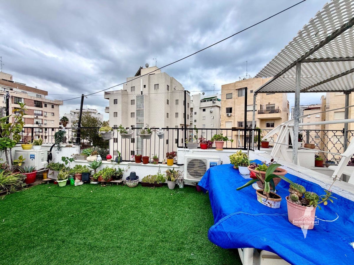 Коттедж с 6 комнатами на продажу на улице Моше Шапира, Нетания