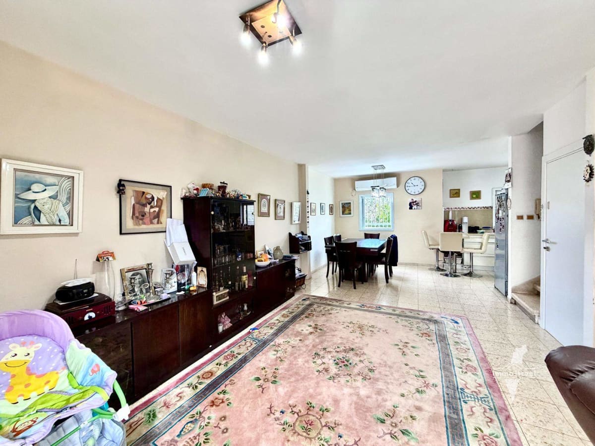 Коттедж с 6 комнатами на продажу на улице Моше Шапира, Нетания