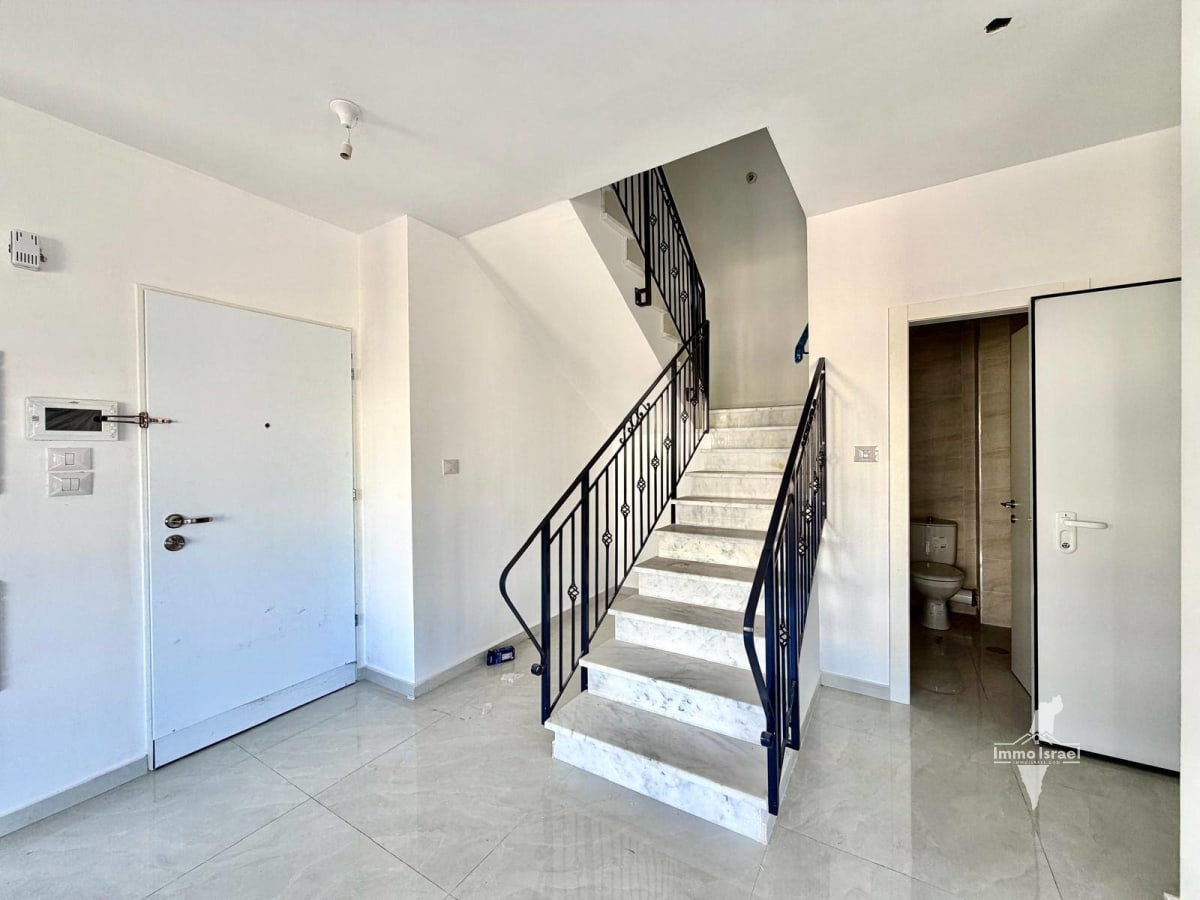 Дуплекс с 5 комнатами на продажу на улице Ха-Порцим, Нетания