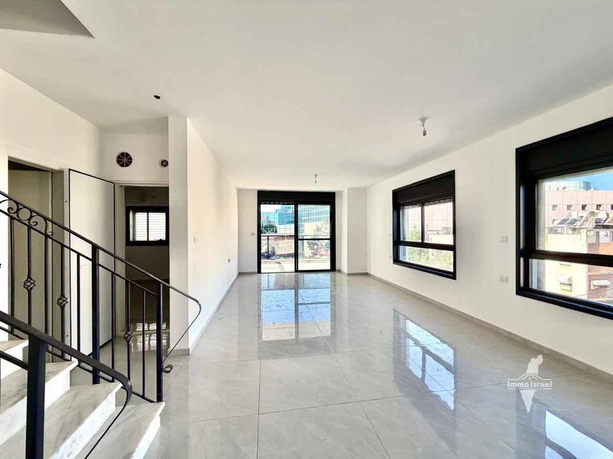 5-Room Duplex For Sale On Ha-Portsim Street, Netanya