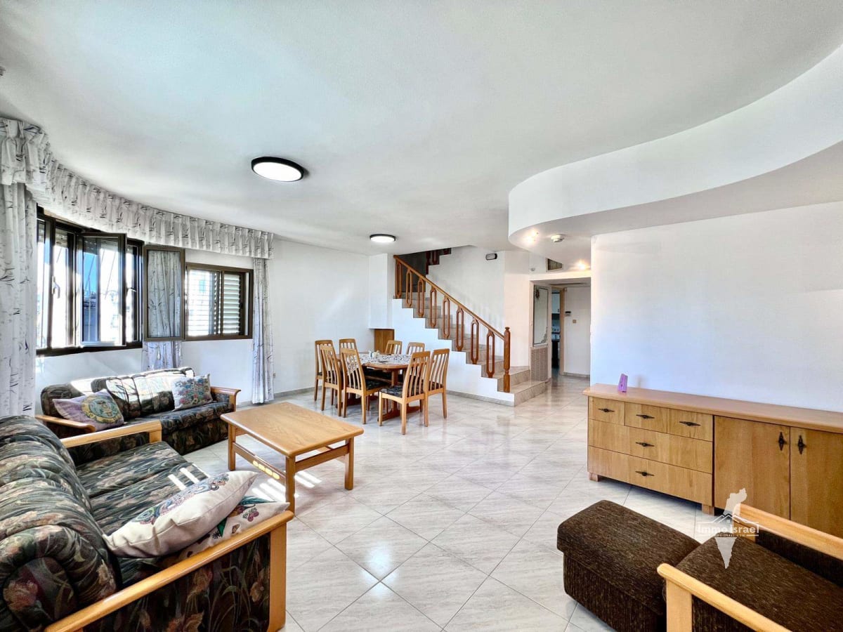 פנטהאוז 4 חדרים למכירה ברחוב סמילנסקי, נתניה