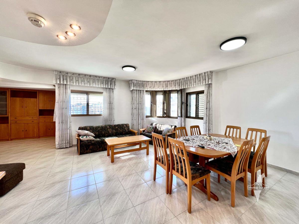 פנטהאוז 4 חדרים למכירה ברחוב סמילנסקי, נתניה