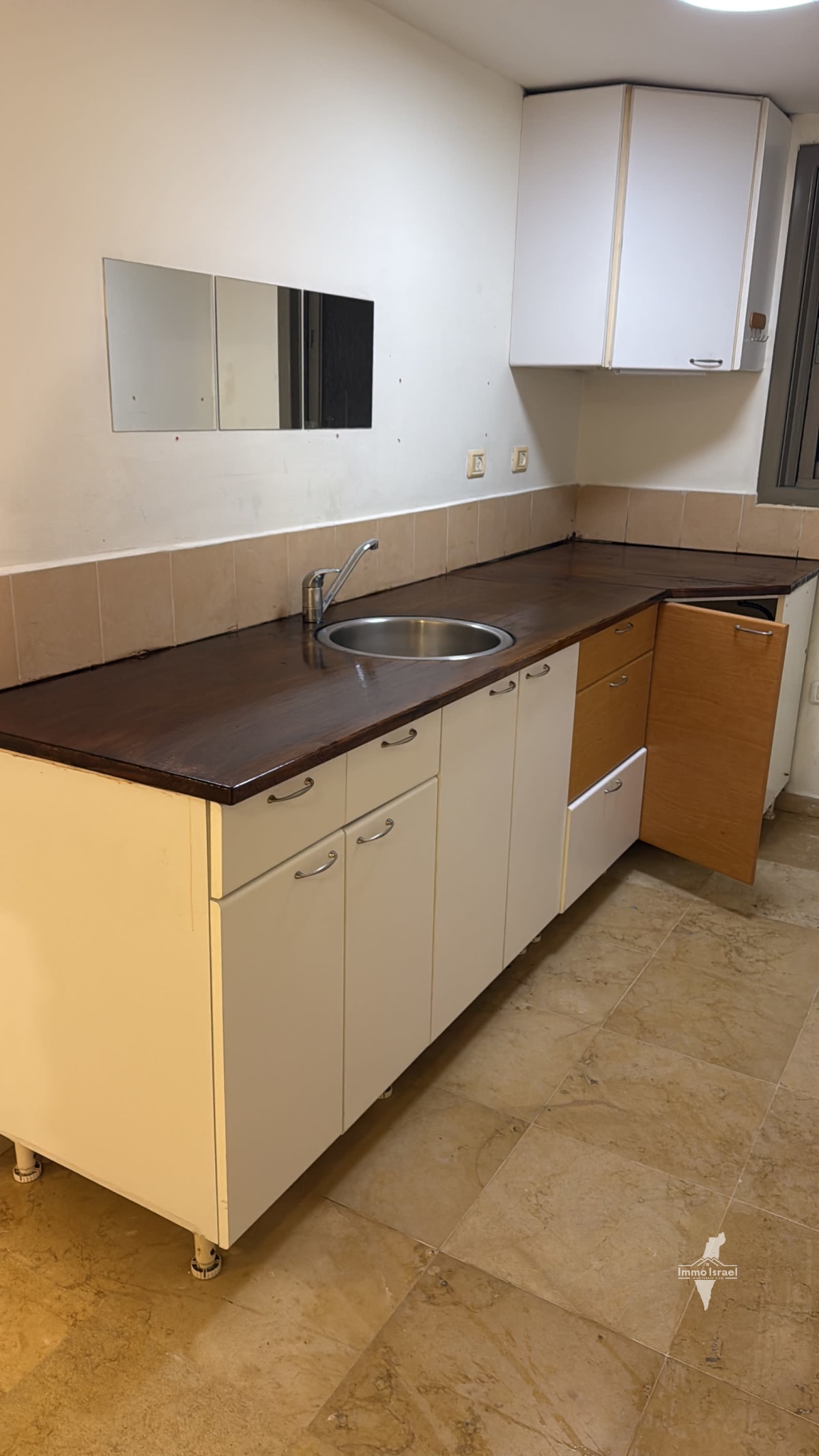 Clinic Unit For Rent In Kfar HaNagid