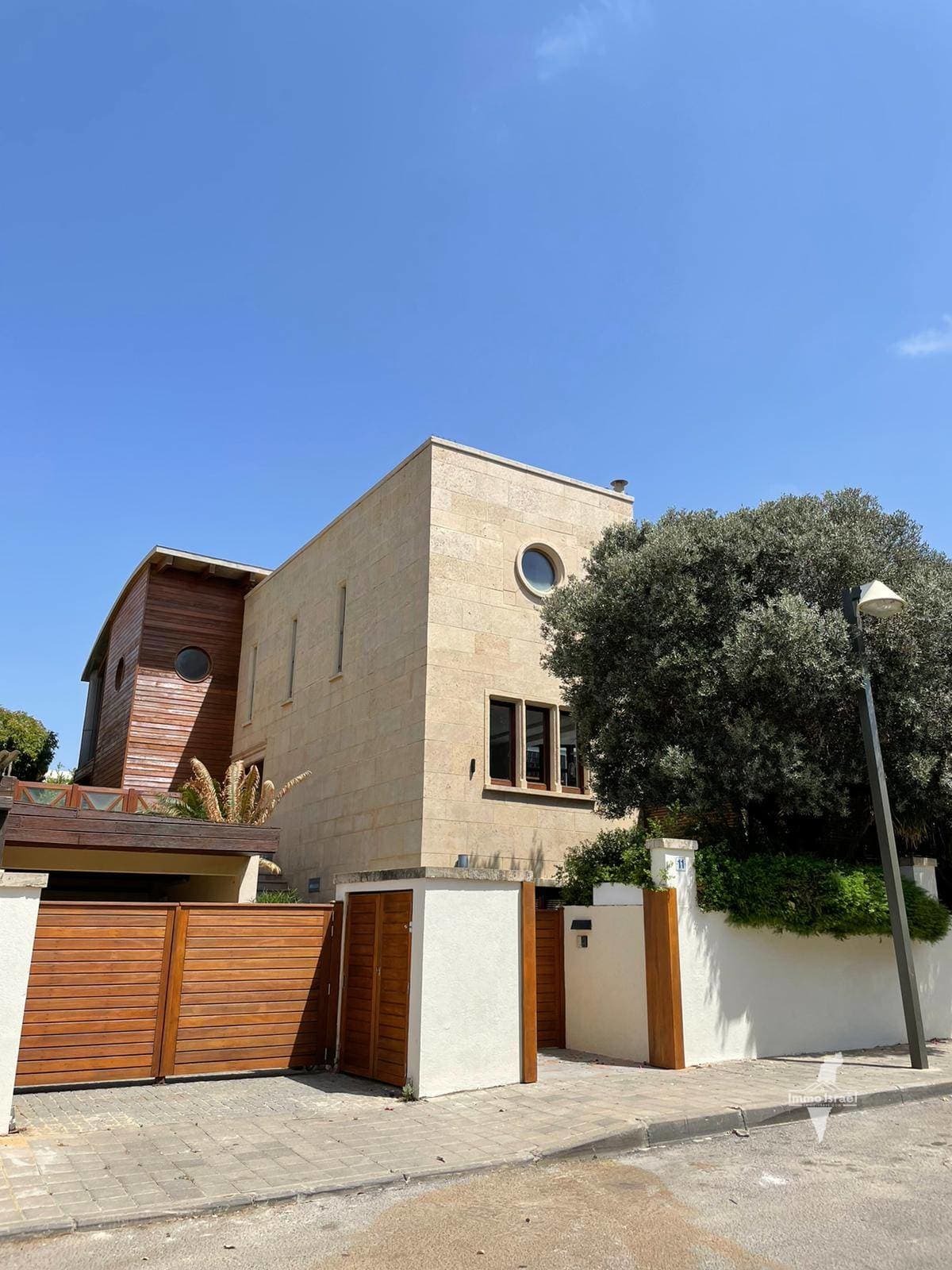 5-Room Home For Rent On Ha-Galim Street, Arsuf