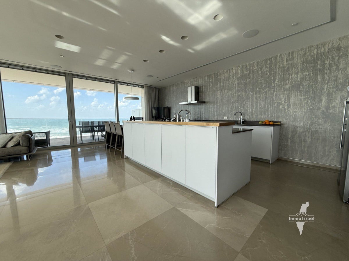 4.5-Room Apartment For Sale On Herbert Samuel Promenade, Tel Aviv