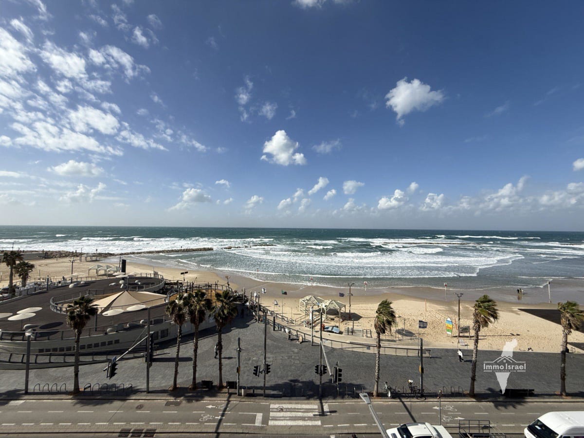 4.5-Room Apartment For Sale On Herbert Samuel Promenade, Tel Aviv