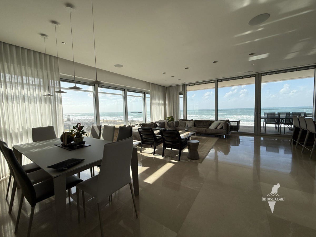 4.5-Room Apartment For Sale On Herbert Samuel Promenade, Tel Aviv