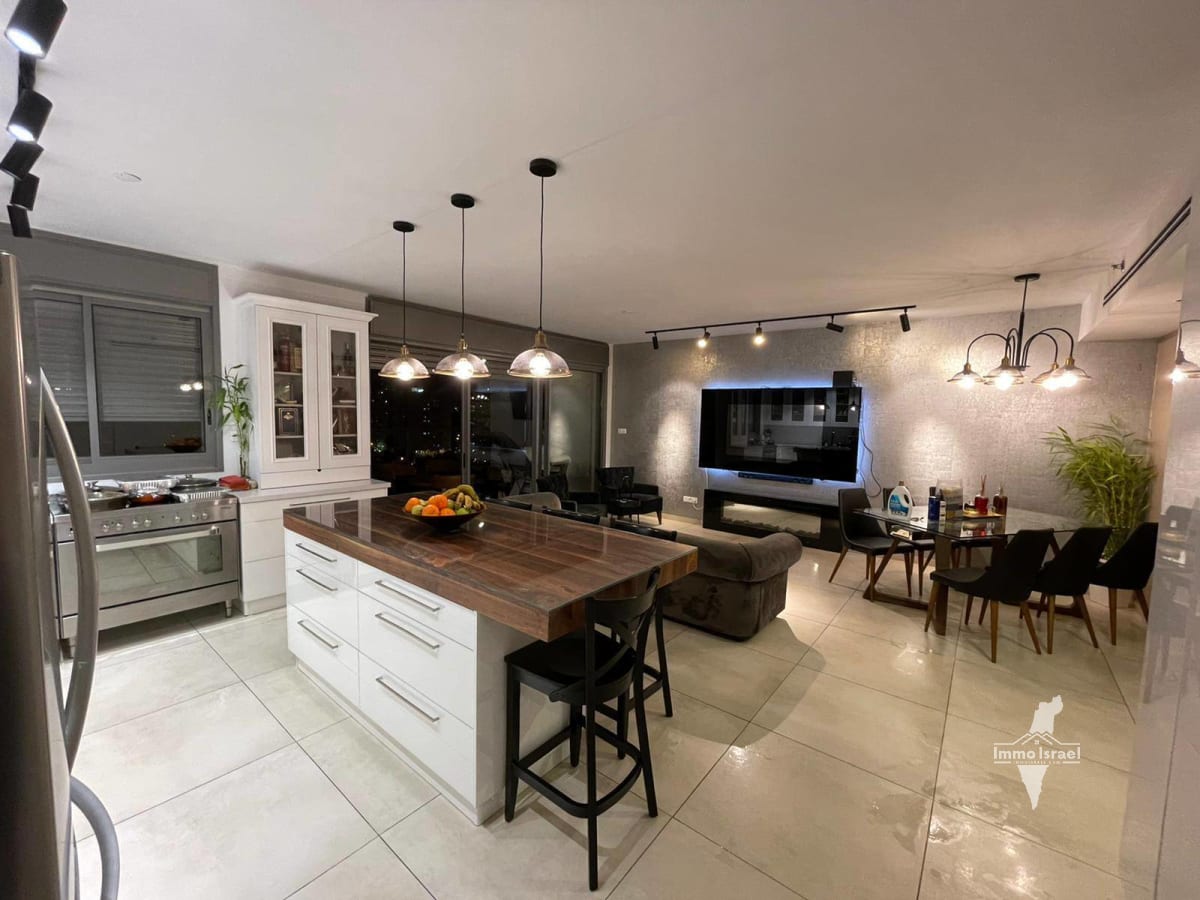 5-Room Apartment For Sale On Pinkhas Eilon Street, Holon