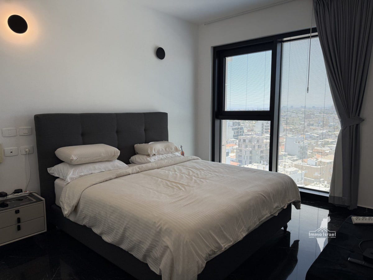 5.5-Room Apartment For Sale On Pines Street, Tel Aviv