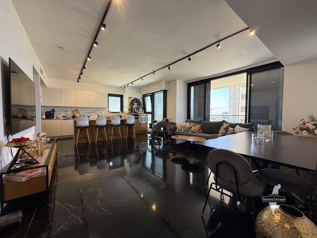 5.5-Room Apartment For Sale On Pines Street, Tel Aviv